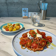 ランチもリーズナブルにご提供