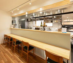 奥行き60ｃｍのゆったりとしたカウンター席