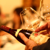 ソムリエがお料理に合わせてワインを選定