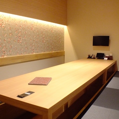 【牡丹】個室掘りごたつ席会社の飲み会やビジネスランチなどにも。 12名様までご利用いただける広々としたお席です。