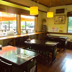 4名様テーブル×8