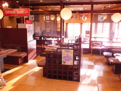 ゆったり目のテーブル席です。20名～48名まで打ち上げ、宴会が可能。