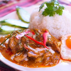 パネムーンラッカオ　豚肉のタイカレー炒めごはん