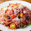 料理メニュー写真&nbsp;生ハムいっぱいサラダ 