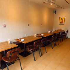 【テーブル席2名】少人数での食事に最適、ランチやちょい飲みに