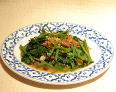 空芯菜炒め（パクブンファイデーン）