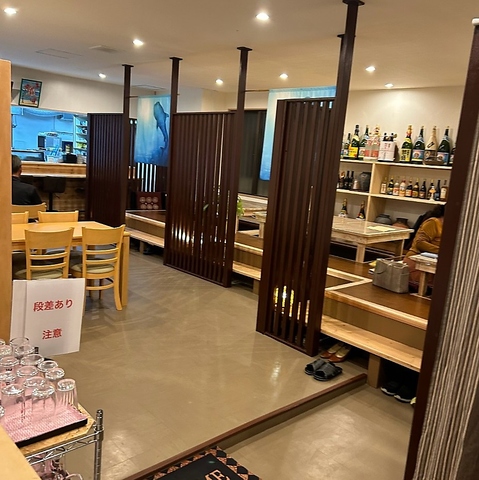 沖縄料理と鮮魚をゆったり楽しむ和風居酒屋。地元の集まりから観光の思い出作りに◎
