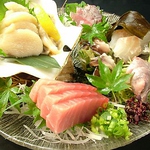 おじゃれ家では、新鮮な市場直送の鮮魚お造りや、季節に応じた旬のお料理もお楽しみいただけます。