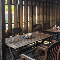 大切なペットと過ごせるテラス席