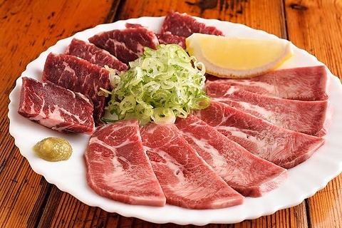 人気の牛タン、ホルモン、カロリー気にせず楽しみましょう