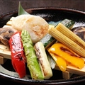 料理メニュー写真 彩り旬野菜焼 ８種盛合せ