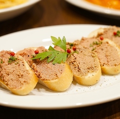 鶏レバーのクロスティーニ