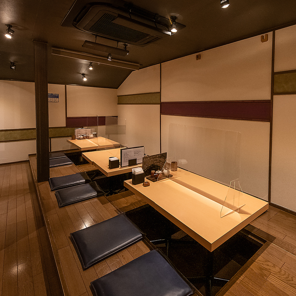 ゆったりとした広々空間で大人数宴会もOK！和の温もり漂う落ち着いた雰囲気。