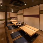 ゆったりとした広々空間で大人数宴会もOK！和の温もり漂う落ち着いた雰囲気。