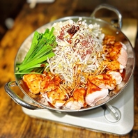 焼肉屋のホルモン鍋（本日のナムル・〆の麺か雑炊）