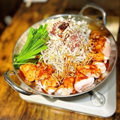 焼肉屋のホルモン鍋（本日のナムル・〆の麺か雑炊）の写真