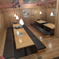 店舗奥の掘りごたつのお席。少人数から団体様まで対応可能！お仲間の顔もしっかり見通せるスペースですので、宴会にピッタリ！貸切歓迎です◎