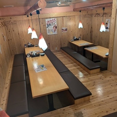 店舗奥の掘りごたつのお席。少人数から団体様まで対応可能！おなかもの顔もしっかり見通せるスペースですので、宴会にピッタリ！貸切歓迎です◎