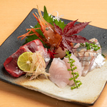 新鮮な海鮮料理も人気！おでんと合わせて贅沢な味わいを満喫できます。