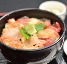 大漁奉市名物漁師丼！