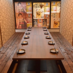 会社のご宴会や接待、同窓会など、少しフォーマルな集まりにも最適なVIP個室をご用意しました！最大16名様までご利用可能な広々とした空間で、一体感のあるパーティーが開催できます♪上質な空間で周りを気にすることなく、特別なひとときをお過ごしください！