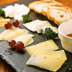 ワインにはやっぱりチーズ！(単品から盛り合わせまで選べます)