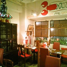 窓際のお席も人気です。