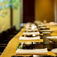 当店の魅力溢れるコースで、職人技が光る串揚げを味わう