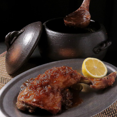 豪快!!骨付き鶏もも肉漬け揚げの写真