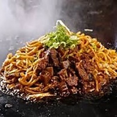 ネギ盛り牛すじ焼きそば