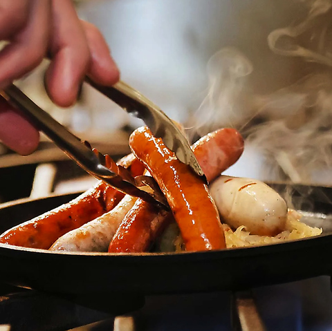 自家製ソーセージが自慢の、空間と料理にこだわった店"BADEN BADEN"