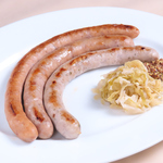ドイツ料理といえばこれ！定番のソーセージをお楽しみください！
