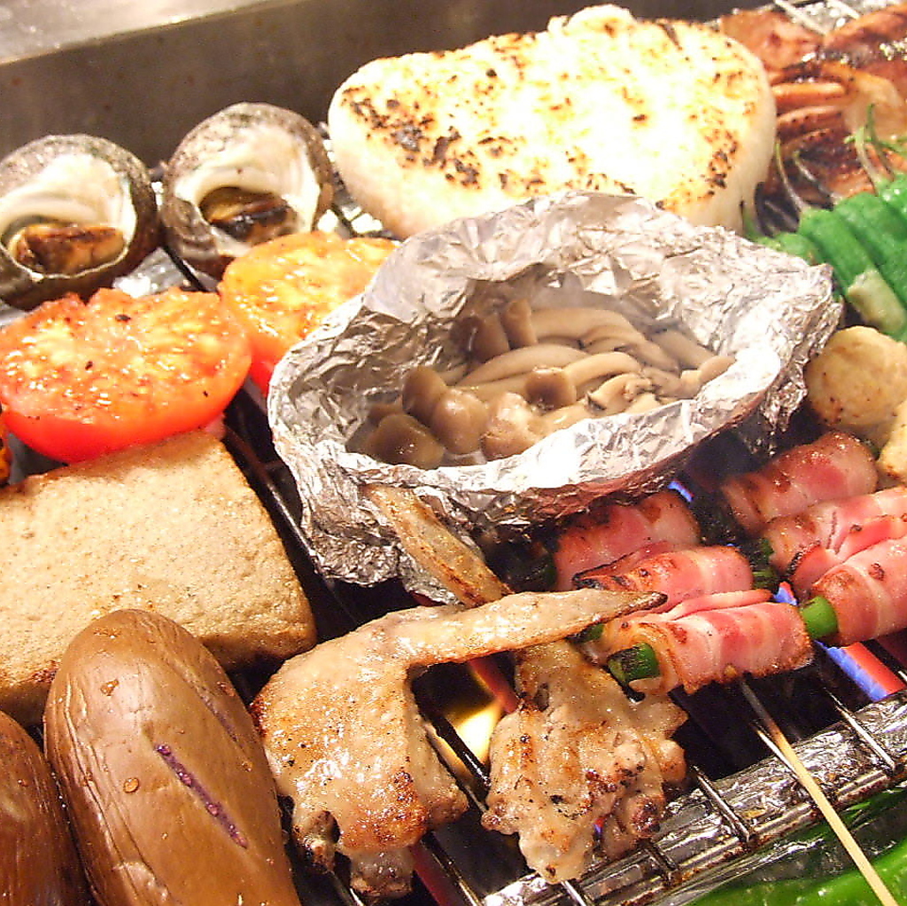 海鮮やお寿司が人気ですが、その日の気分に合わせて様々なお料理を楽しめるのが人気の秘訣！