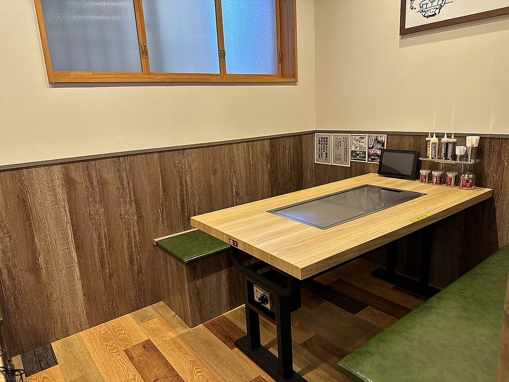 テーブル席でご家族やご友人で美味しいお食事を♪どうしても粉ものが食べたい時は「喃風　天六店」へ