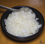 玉葱は血液サラサラや疲労回復など健康食材で、お酒や焼肉を飲んで食べる罪悪感を一発で解消します◎