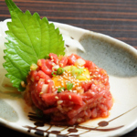 贅沢な和牛を使用した「和牛ユッケ」は至福の一品です。和牛の繊細な脂肪が口の中でとろけます！