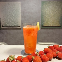 旬の果物を贅沢に使ったカクテル