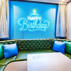 【ネオンルーム】 バースデーパーティーにオススメ♪フラットタイプのネオンルームは、女子会・ママ会の誕生日お祝いに大人気！