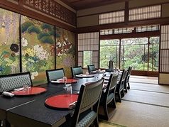 少人数でのお集りにご利用いただけるお部屋もございます。