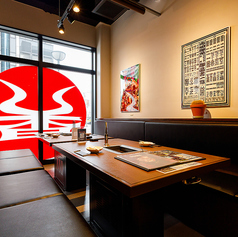 親しいご友人やご家族とのカジュアルなディナーに最適です。ゆったりとした空間で、会話を楽しみながら焼肉をご堪能ください。