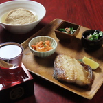 お仕事帰りに！名物の晩酌セットはメイン料理とお飲物1杯、お好きなおでんをお選びいただけます！