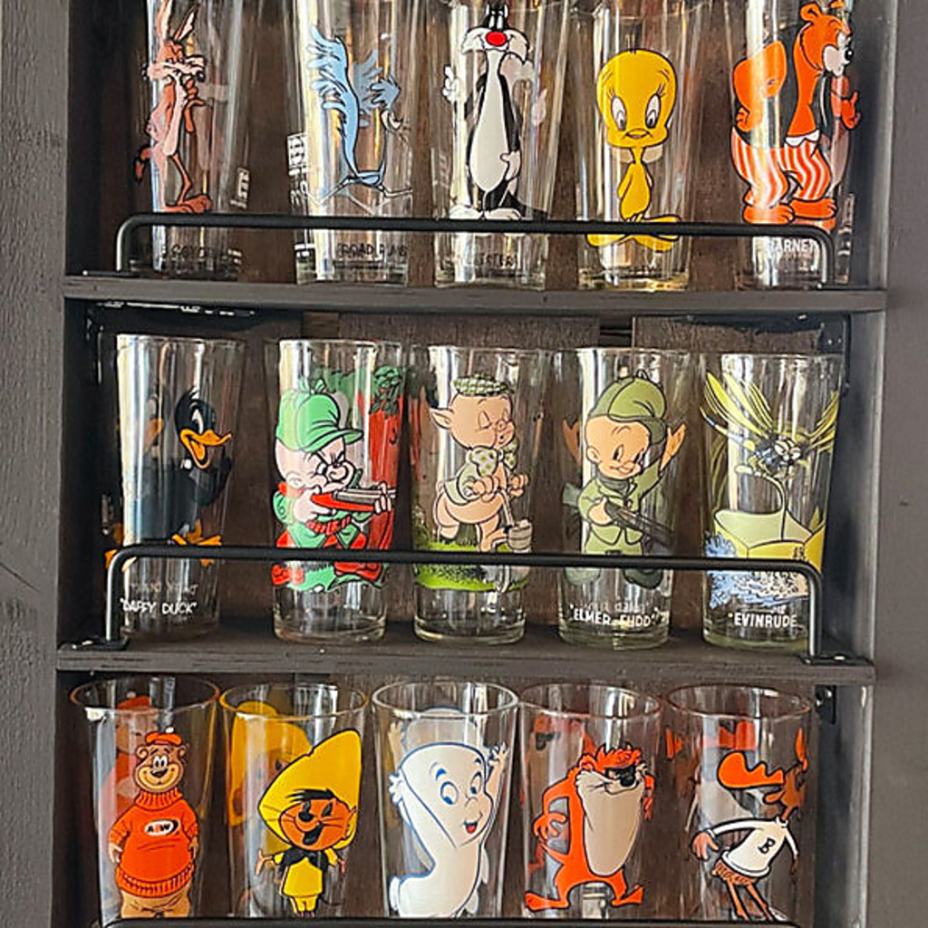 様々なキャラクターが描かれたグラスを使用しており、飲み物をより楽しくお召し上がりいただけます。