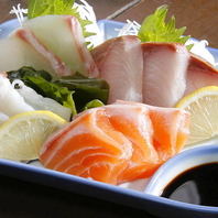 新鮮なお刺身や揚げ物などお酒が進む逸品料理も多数◎