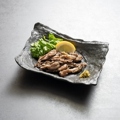 ＜炭火で香ばしく！＞せせり炙り焼き858円(税込)の写真
