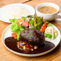 極上デミグラスが彩る、五感で味わう本格ランチです。