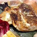 料理メニュー写真 鯛かぶと塩焼き／椎茸のミンチ詰め