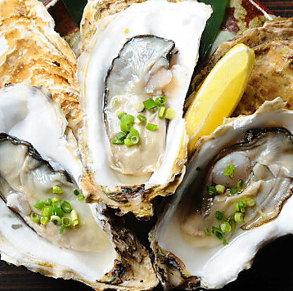 鮮度抜群の生カキを1個190円(税込)でご提供！お客様の笑顔のために赤字覚悟の大サービスです◎