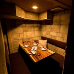ご予約必須の完全個室席。デートや記念日のお祝い、プライベート女子会には最適。