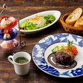 お肉料理も充実。中でも当店人気のハンバーグはリピーター多数！難波でボリューム満点の肉料理とビールを堪能したい方にもおすすめ。がっつりお肉料理と生ビールを堪能したい方にもおすすめです◎