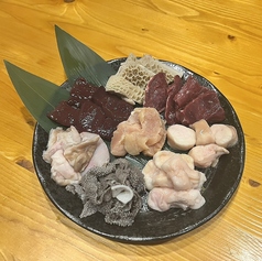 馬生レバ刺しや鶏たたきなど、鮮度抜群の肉刺しも充実◎の写真